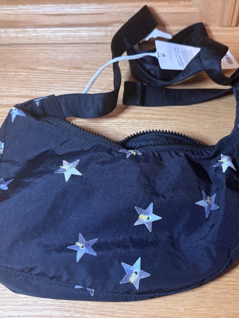 Baggu Small Nylon Crescent Bag Stars Crossbody Zipper Shut 11 X 6 X 3.5 - Picture 7 of 8